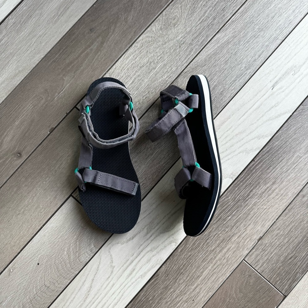 Teva Charcoal and Teal Women's Sandals | Size: 9 | Regular Condition